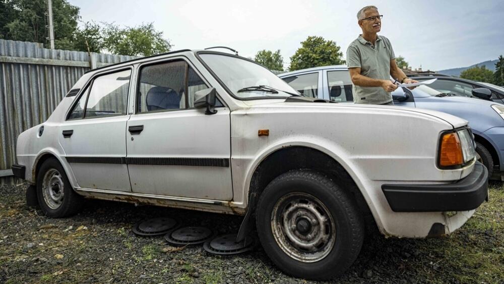 Stodvacítka měla vyvolávací cenu 500 CZK. Foto: Artur Irma